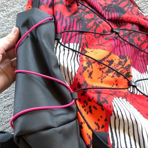 The North Face Women’s Borealis Commuter Laptop Backpack Fiery Red Abstract NWT - Picture 12 of 16